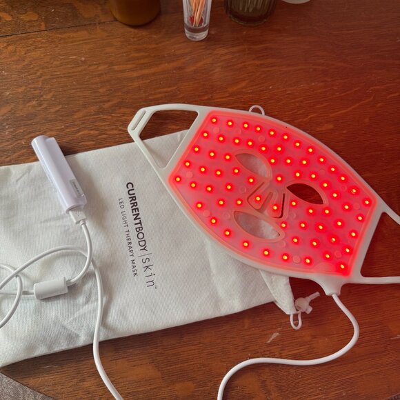 CurrentBody Skin LED Light Therapy Face Mask: Series 1 - Picture 4 of 6